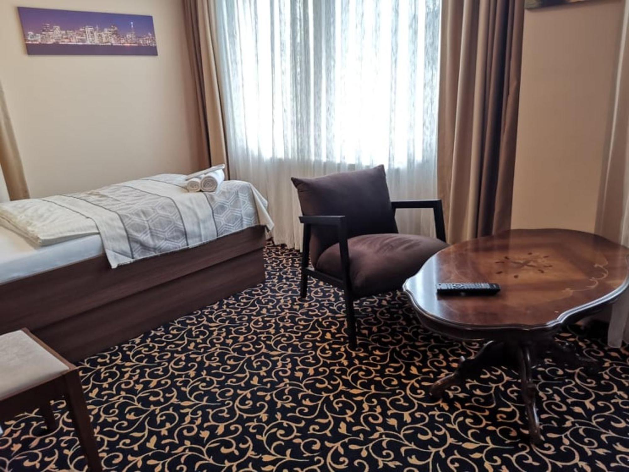 Hotel Zum Weissen Ochsen 阿伦 外观 照片